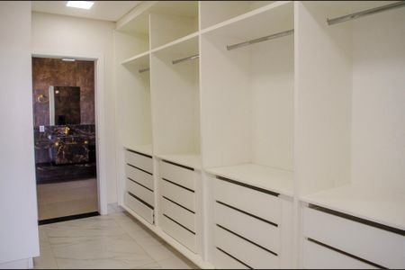 Closet da Suíte 3 de casa de condomínio para alugar com 4 quartos, 402m² em Residencial Goiânia Golfe Clube, Goiânia
