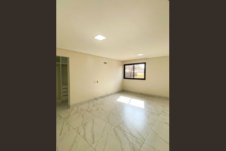 Quarto de casa de condomínio para alugar com 4 quartos, 402m² em Residencial Goiânia Golfe Clube, Goiânia