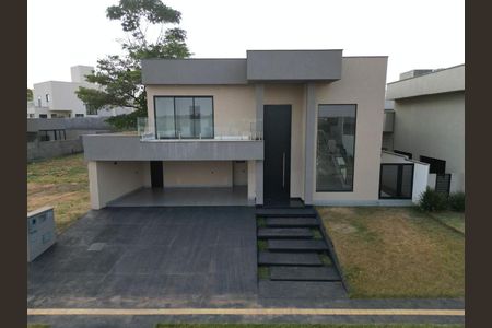 Casa de condomínio para alugar com 402m², 4 quartos e 6 vagas Casa de condomínio para alugar com 402m², 4 quartos e 6 vagasFachada