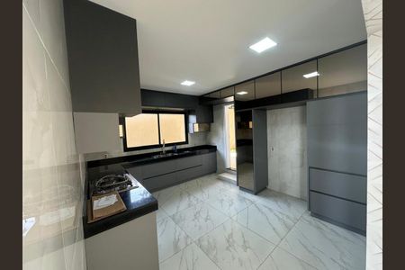 Cozinha de casa de condomínio para alugar com 4 quartos, 402m² em Residencial Goiânia Golfe Clube, Goiânia
