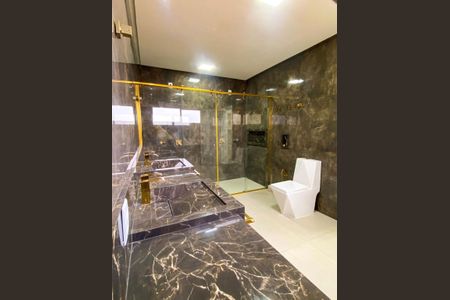 Casa de condomínio para alugar com 402m², 4 quartos e 6 vagas Casa de condomínio para alugar com 402m², 4 quartos e 6 vagasBanheiro
