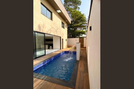 Casa de condomínio para alugar com 402m², 4 quartos e 6 vagas Casa de condomínio para alugar com 402m², 4 quartos e 6 vagasPiscina