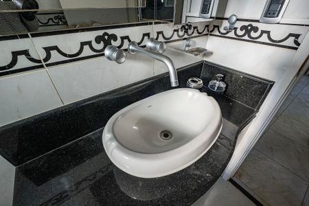 Banheiro de apartamento para alugar com 2 quartos, 70m² em Pinheiros, São Paulo