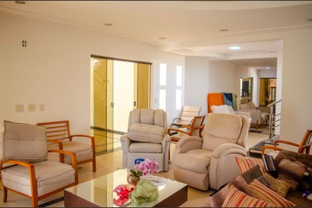 Casa de Condomínio para alugar com 8 quartos, 538m² em Residencial Aldeia do Vale, Goiânia