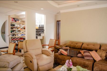 Casa de Condomínio para alugar com 8 quartos, 538m² em Residencial Aldeia do Vale, Goiânia