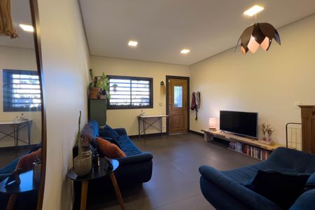 Casa à venda com 117m², 2 quartos e 2 vagas Casa à venda com 117m², 2 quartos e 2 vagasSala