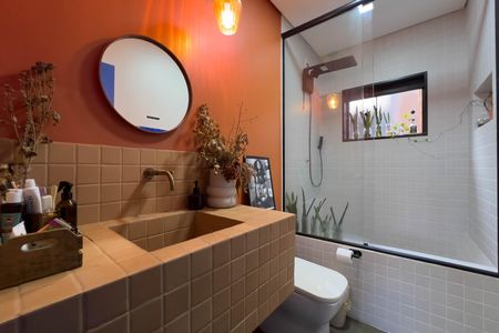 Casa à venda com 117m², 2 quartos e 2 vagas Casa à venda com 117m², 2 quartos e 2 vagasBanheiro