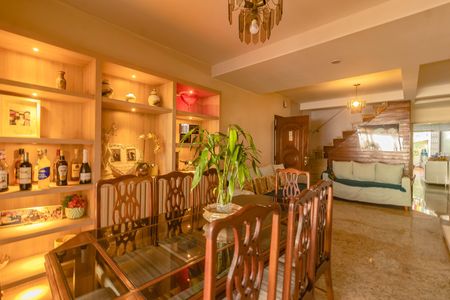 Casa para alugar com 3 quartos, 350m² em Vila Imperio, São Paulo