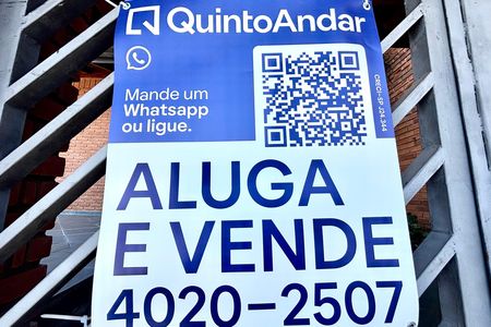 Casa para alugar com 275m², 5 quartos e 2 vagas Casa para alugar com 275m², 5 quartos e 2 vagasFachada