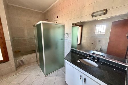Casa para alugar com 275m², 5 quartos e 2 vagas Casa para alugar com 275m², 5 quartos e 2 vagasBanheiro 2