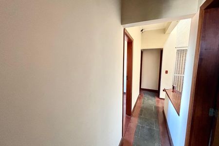 Casa para alugar com 275m², 5 quartos e 2 vagas Casa para alugar com 275m², 5 quartos e 2 vagasCorredor