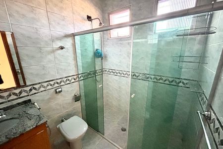 Casa para alugar com 275m², 5 quartos e 2 vagas Casa para alugar com 275m², 5 quartos e 2 vagasBanheiro 1