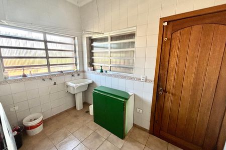 Casa para alugar com 275m², 5 quartos e 2 vagas Casa para alugar com 275m², 5 quartos e 2 vagasÁrea de serviço