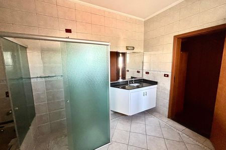 Casa para alugar com 275m², 5 quartos e 2 vagas Casa para alugar com 275m², 5 quartos e 2 vagasBanheiro 2