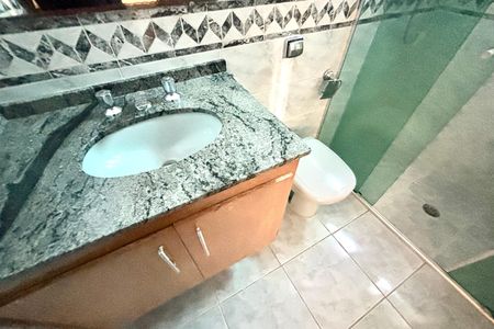Casa para alugar com 275m², 5 quartos e 2 vagas Casa para alugar com 275m², 5 quartos e 2 vagasBanheiro 1