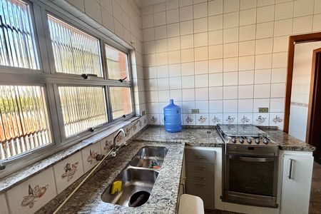 Casa para alugar com 275m², 5 quartos e 2 vagas Casa para alugar com 275m², 5 quartos e 2 vagasCozinha