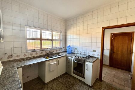 Casa para alugar com 275m², 5 quartos e 2 vagas Casa para alugar com 275m², 5 quartos e 2 vagasCozinha
