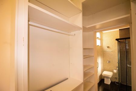 Apartamento para alugar com 120m², 3 quartos e 1 vaga Apartamento para alugar com 120m², 3 quartos e 1 vagaQuarto 01 - Suite 01- Closet