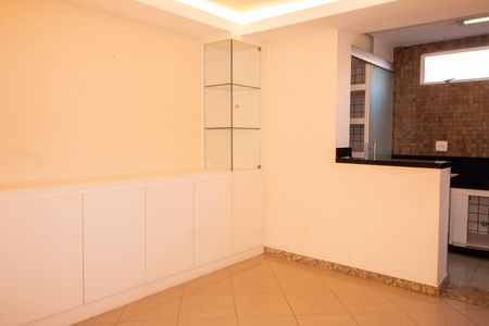 Apartamento para alugar com 120m², 3 quartos e 1 vaga Apartamento para alugar com 120m², 3 quartos e 1 vagaSala de Jantar