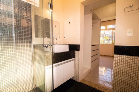 Apartamento para alugar com 120m², 3 quartos e 1 vaga Apartamento para alugar com 120m², 3 quartos e 1 vagaBanheiro da Suite 01