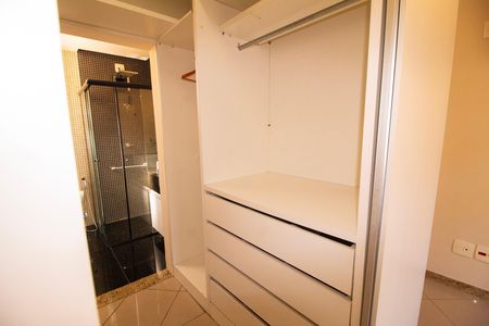 Apartamento para alugar com 120m², 3 quartos e 1 vaga Apartamento para alugar com 120m², 3 quartos e 1 vagaQuarto 01 - Suite 01- Closet
