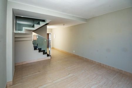 Casa à venda com 3 quartos, 175m² em Planalto, Belo Horizonte