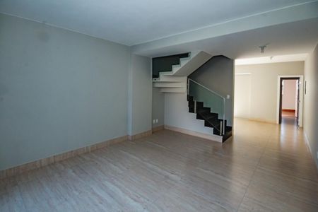 Casa à venda com 3 quartos, 175m² em Planalto, Belo Horizonte