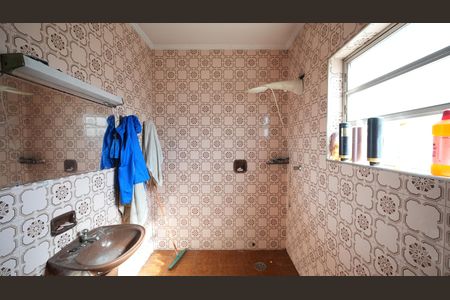 Casa à venda com 163m², 3 quartos e 6 vagasBanheiro social