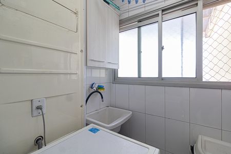 Apartamento à venda com 55m², 3 quartos e 2 vagas Apartamento à venda com 55m², 3 quartos e 2 vagasCozinha e Área de Serviço