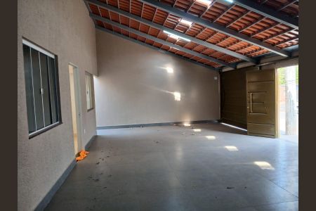 Área externa de casa à venda com 2 quartos, 250m² em Sítios Santa Luzia, Goiânia