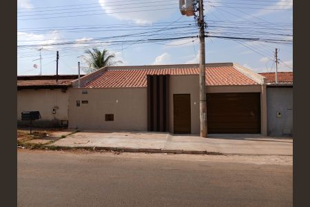 Fachada de casa à venda com 2 quartos, 250m² em Sítios Santa Luzia, Goiânia