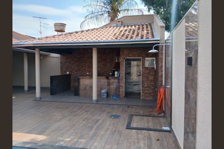 Casa à venda com 250m², 2 quartos e 4 vagas Casa à venda com 250m², 2 quartos e 4 vagasÁrea externa