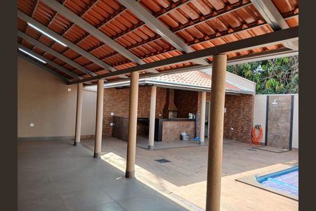 Área externa de casa à venda com 2 quartos, 250m² em Sítios Santa Luzia, Goiânia