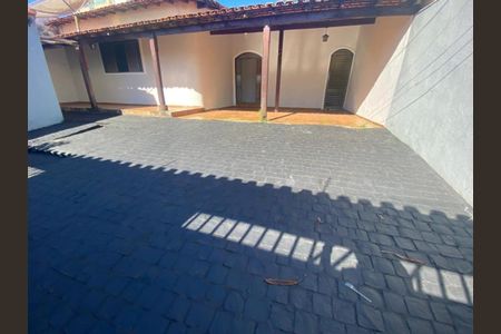 Casa para alugar com 195m², 3 quartos e 3 vagas Casa para alugar com 195m², 3 quartos e 3 vagasÁrea comum