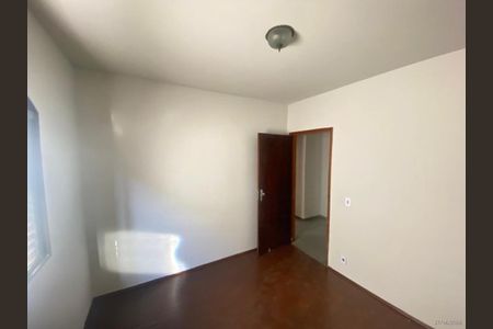 Quarto de casa para alugar com 3 quartos, 195m² em Saraiva, Uberlândia