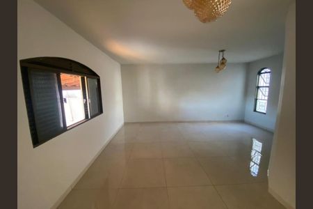 Sala de casa para alugar com 3 quartos, 195m² em Saraiva, Uberlândia