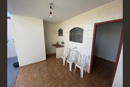 Casa para alugar com 195m², 3 quartos e 3 vagas Casa para alugar com 195m², 3 quartos e 3 vagasCozinha