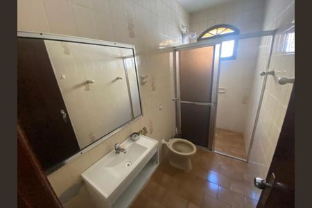 Casa para alugar com 195m², 3 quartos e 3 vagas Casa para alugar com 195m², 3 quartos e 3 vagasBanheiro social