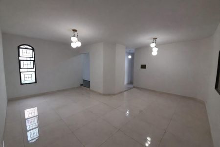 Casa para alugar com 195m², 3 quartos e 3 vagas Casa para alugar com 195m², 3 quartos e 3 vagasSala