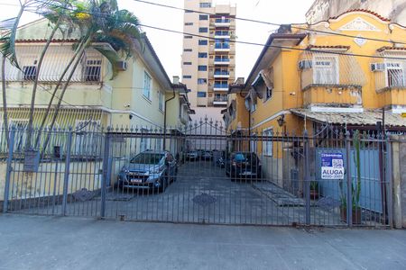 Casa de condomínio à venda com 120m², 3 quartos e 1 vaga Casa de condomínio à venda com 120m², 3 quartos e 1 vagaFachada