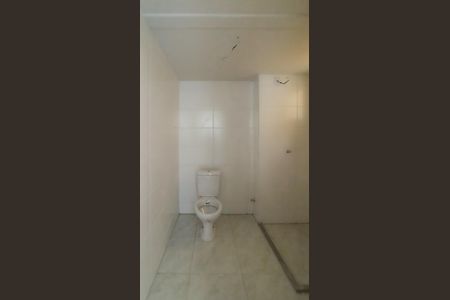 Banheiro  de apartamento à venda com 1 quarto, 40m² em Cavalhada, Porto Alegre