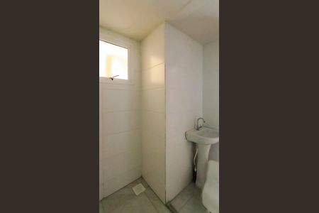 Banheiro  de apartamento à venda com 1 quarto, 40m² em Cavalhada, Porto Alegre