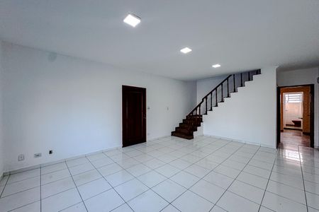 Sala de casa à venda com 3 quartos, 200m² em Vila Invernada, São Paulo