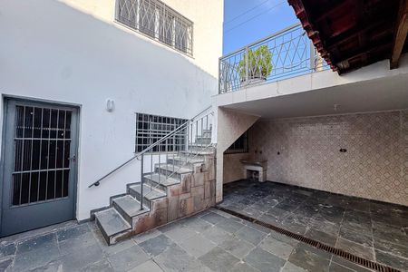 Área externa de casa para alugar com 3 quartos, 200m² em Vila Invernada, São Paulo