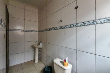 Banheiro da Suíte de casa para alugar com 2 quartos, 75m² em Jardim Melvi, Praia Grande