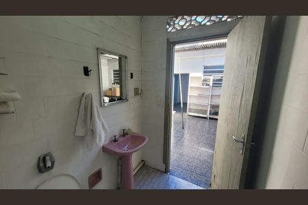 Casa para alugar com 400m², 7 quartos e 8 vagasBanheiro de serviço