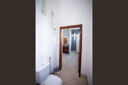 Casa à venda com 1500m², 3 quartos e 8 vagas Casa à venda com 1500m², 3 quartos e 8 vagasBanheiro da Suíte
