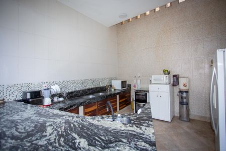 Casa à venda com 1500m², 3 quartos e 8 vagas Casa à venda com 1500m², 3 quartos e 8 vagasCozinha