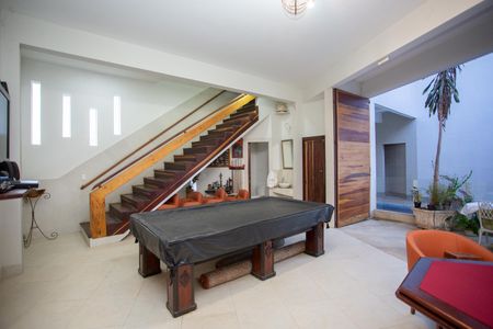 Casa à venda com 1500m², 3 quartos e 8 vagas Casa à venda com 1500m², 3 quartos e 8 vagasSala