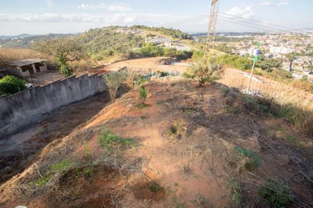Quintal de casa à venda com 3 quartos, 280m² em Tropical, Contagem